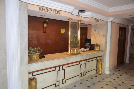 reception-at-hotel-alpine