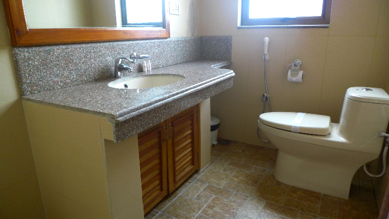 rooms-bathrooms-02