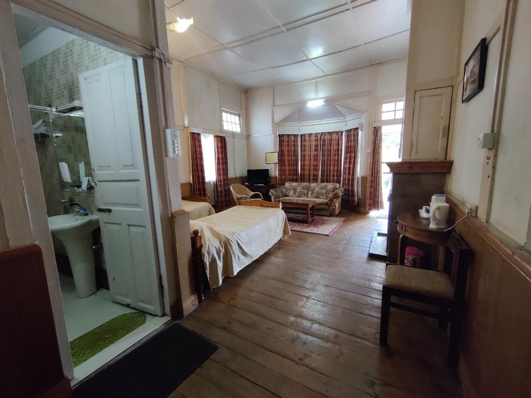 Semi Deluxe Room